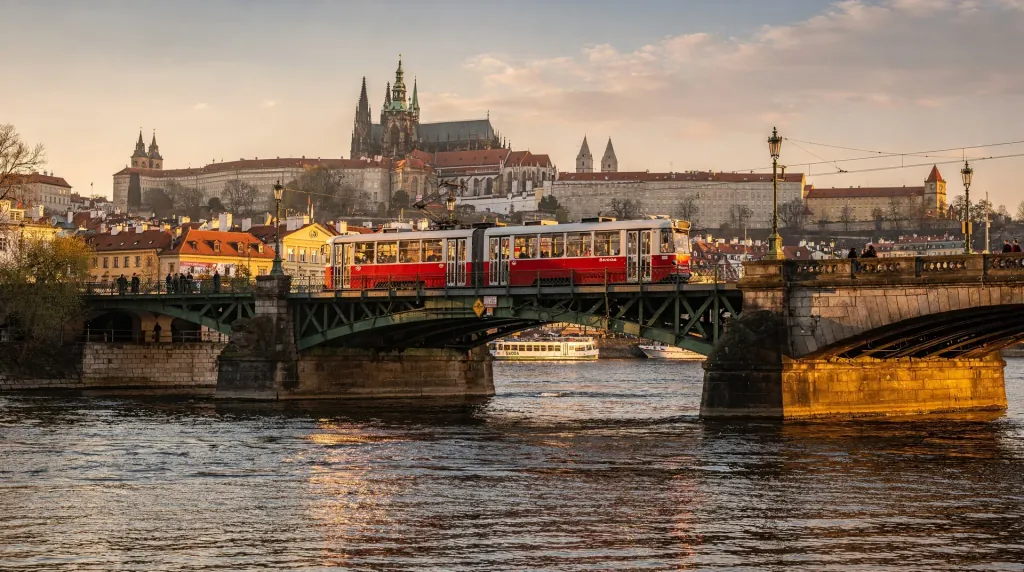 Prague trams and buses — how the surface network works