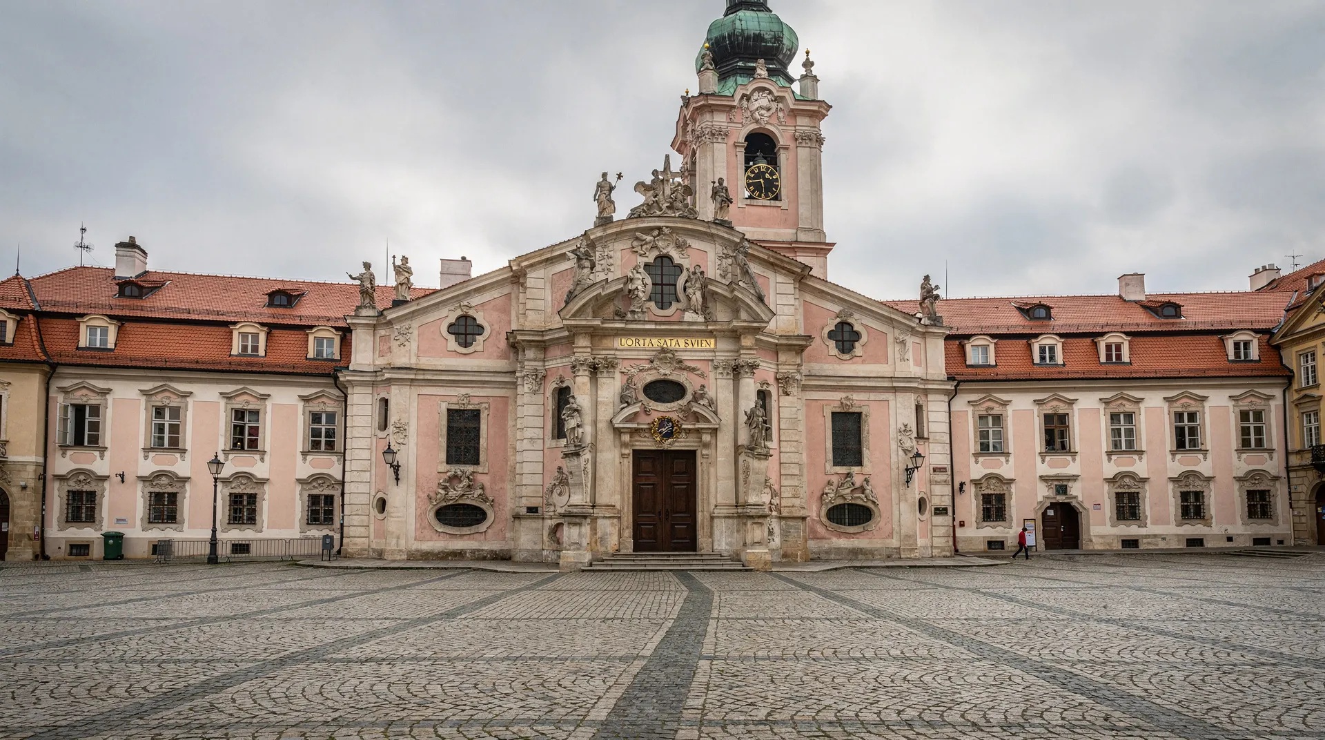 Loreta Prague — Baroque pilgrimage site, carillon, and Diamond Monstrance